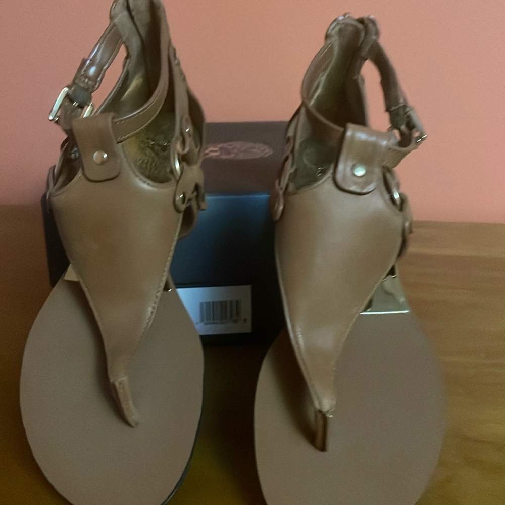 Vince Camuto sandals New Size 7
